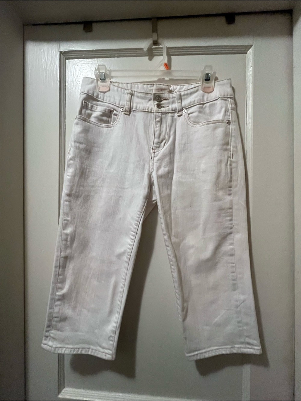 Seven7 White Cropped Capri Denim Jeans